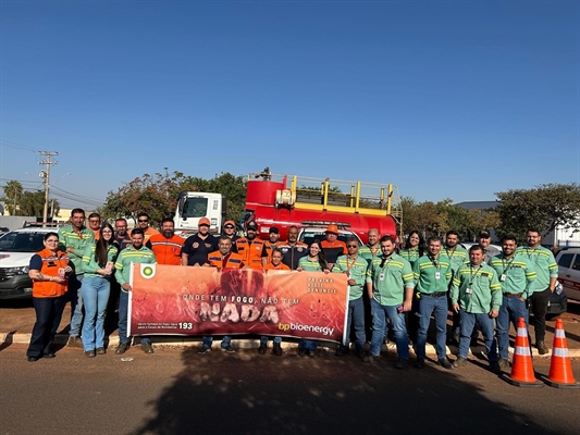 Encontro na cidade de Ouroeste reuniu representantes de alguns municípios da região (Foto: Prefeitura de Nhandeara)