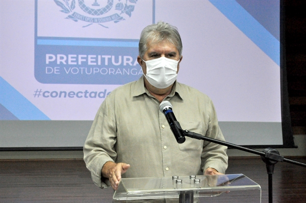 O prefeito Jorge Seba vota em Doria nas prévias do PSDB. (Foto: A Cidade)