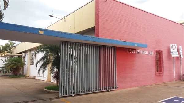 A Escola Estadual ‘Dr. José Manoel Lobo’ está com inscrições abertas, até o começo do ano que vem, para cursos de inglês e espanhol (Foto: A Cidade)