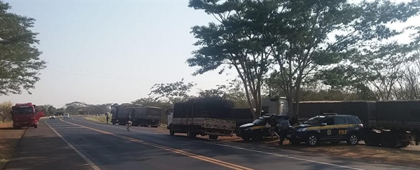 PRF realiza operação para fiscalizar tempo de direção e intervalo de descanso de caminhoneiros em Nova Granada e Onda Verde — (Foto: Divulgação)