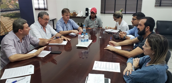 Durante a reunião foram discutidas as responsabilidades de cada Secretaria Municipal envolvida bem como estratégias para execução do serviço (Foto:Prefeitura de Votuporanga)