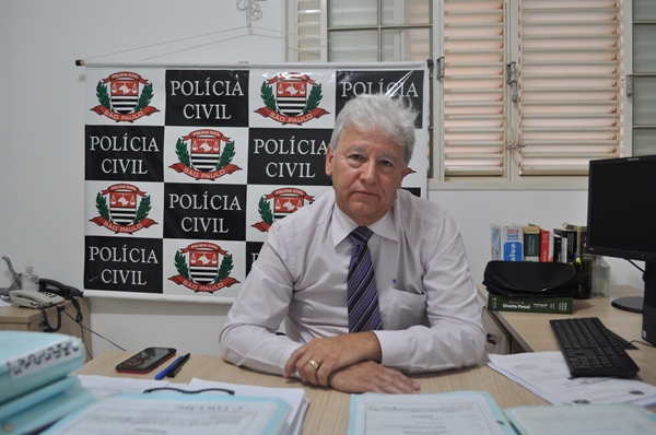 O novo delegado da DIG de Votuporanga, Dovairdes Carmona trabalha no meio policial há mais de 40 anos (Foto: A Cidade)