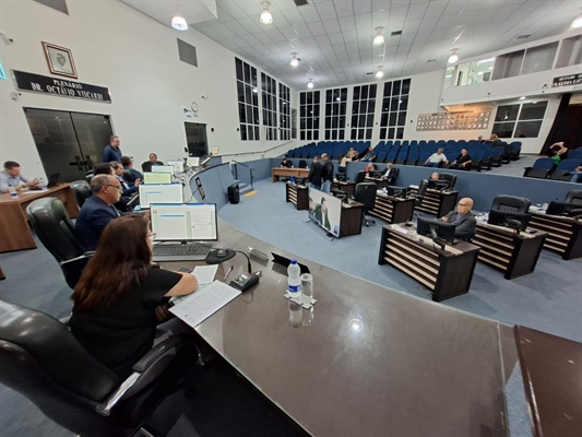 Os vereadores aprovaram na noite de ontem, por unanimidade, o projeto que concede aumento para os funcionários da Câmara (Foto: Assessoria)