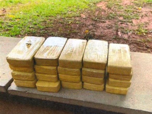 A Polícia Rodoviária Estadual, junto da Polícia Federal, apreendeu neste fim de semana cerca de 20 kg de pasta base de cocaína  (Foto: Divulgação)