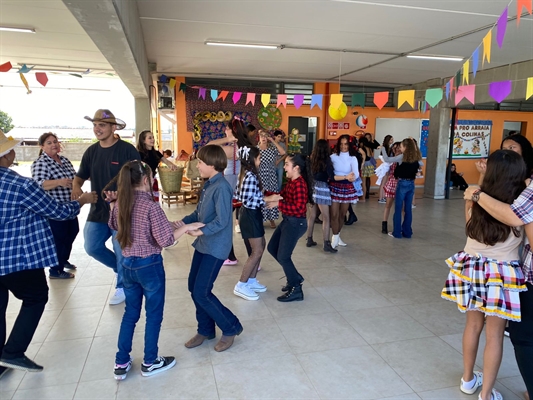 A festa, organizada com dedicação pela equipe escolar, foi marcada por muita animação (Foto: Divulgação)