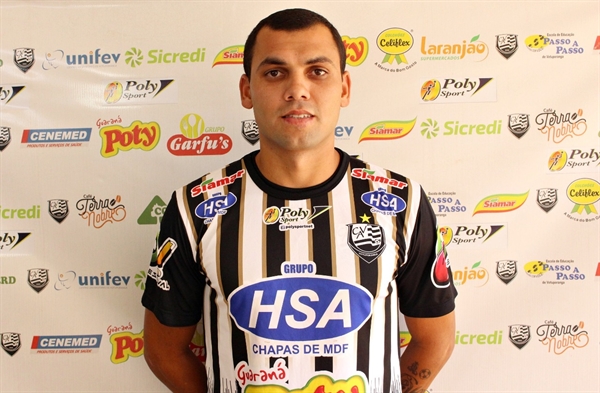 Thiago Pereira Luiz tem 29 anos e chega para reforçar  o setor esquerdo do Clube Atlético Votuporanguense (Foto: Rafael Nascimento/CAV)