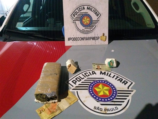 Os objetos e o veículo foram apresentados no plantão policial e apreendidos (Foto: Divulgação/Força Tática)