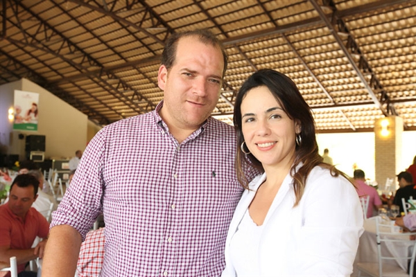 Renato e Renata Martins, durante o almoço de posse da Apas