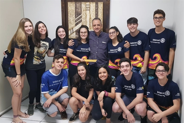 Os jovens organizam o evento e depois destinam todo o lucro para o Hospital