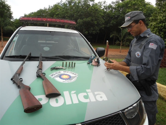 Homem é detido após ser flagrado com aves espécies nativa