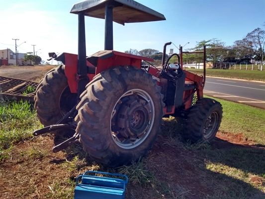 O veículo recuperado foi localizado em uma revendedora de maquinários agrícolas, situada em Londrina ( Foto: Divulgação/Polícia Civil )