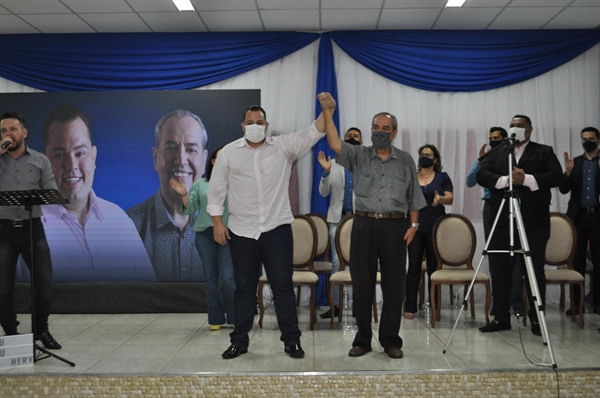 Hery Kattwinkel e Paulo Amaral foram oficializados como candidatos a prefeito e vice (Foto: A Cidade)