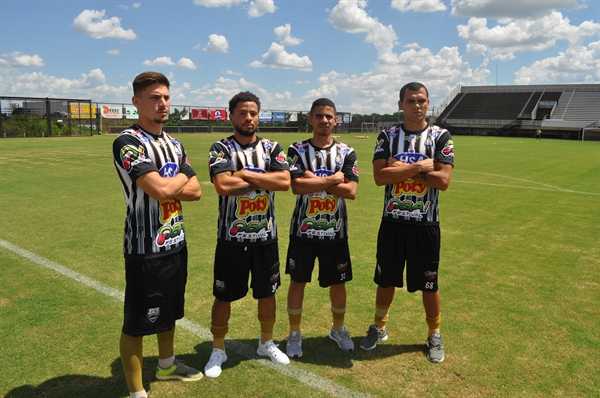 Fernandinho, Paulinho, Kaynan e Thiago Pereira são apresentados no CAV (Foto: Daniel Castro/A Cidade)