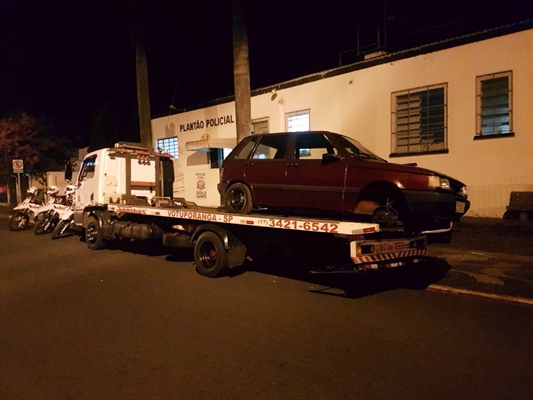 O automóvel, bem como o dono do mesmo, foi encaminhado para a Central de Flagrantes, onde um Boletim de Ocorrência foi registrado (Foto: Divulgação/Polícia Militar)