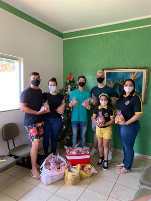 LEO Clube finaliza o ano com mais uma boa ação, desta vez para o Recanto Tia Marlene que atende crianças da cidade  (Foto: LEO Clube Votuporanga)