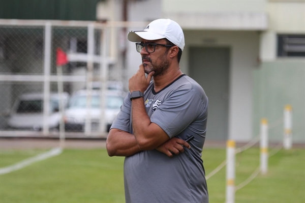 Técnico Marcelo Henrique durante o jogo-treino do CAV contra o Rio Preto na manhã do último sábado no Assary (Foto: Rafael Bento/CAV)