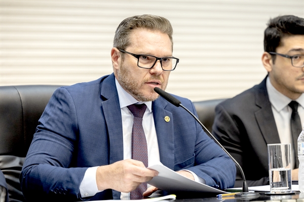 Deputado Danilo Campetti levanta na Assembleia Legislativa a questão de vender cerveja nos estádios de futebol. É mexer numa caixa de marimbondo (Foto: Assessoria)