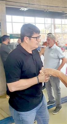 O ex-prefeito Junior Marão afivelou as malas e partiu para o Peru para o ver o seu Palmeiras, no jogo de sábado. Enquanto viaja, os bastidores estão fervendo. Diz que ele tem a chapa pronta para 2028. (Foto: A Cidade)