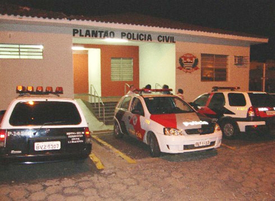 De acordo com a Polícia Militar, uma denúncia informou que o idoso guardava um revólver na casa dele (Foto: Reprodução)