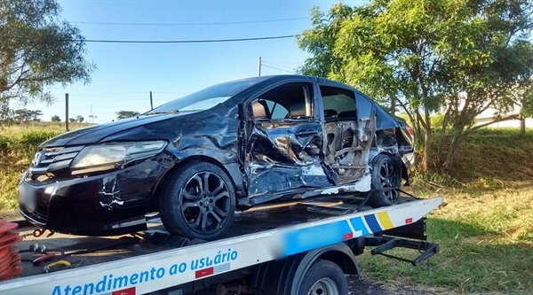 Carro ficou destruído após batida em rodovia de Áspasia (Foto: Arquivo Pessoal) 