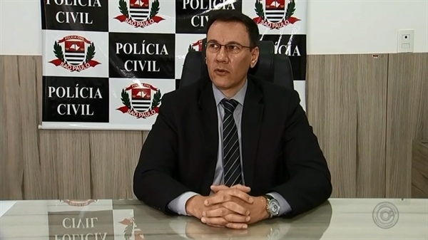 Delegado José Luiz Barboza Júnior investiga o caso do noivo suspeito de forjar sequestro para não casar (Foto: TV TEM/Reprodução)
