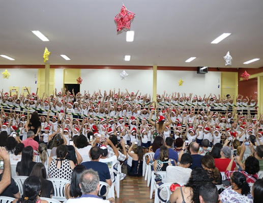 Fundamental I do Colégio, que cantaram canções natalinas e emocionaram o público (Foto: Divulgação/Unifev)