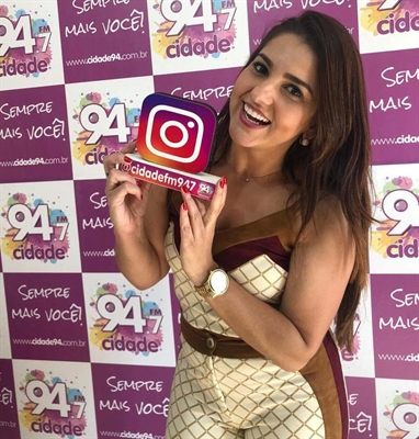 antora Andreza visita Cidade FM e divulga música de trabalho “Esse gordinho é meu” (Foto: A Cidade)