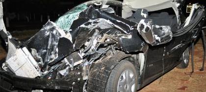 Colisão entre carro e caminhão na Péricles Belini