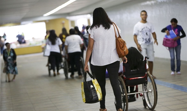 Criada para assegurar a inclusão no mercado de trabalho, a lei garante hoje o emprego de 500 mil pessoas com deficiência (Foto: Marcelo Camargo/Agência Brasil)