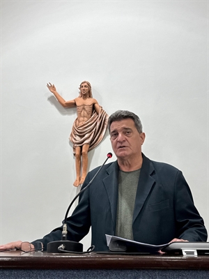 Osmair Ferrari fez um desabafo emocionado na tribuna da Câmara sobre os problemas na área de saúde, após a morte de sua irmã (Foto: Assessoria)