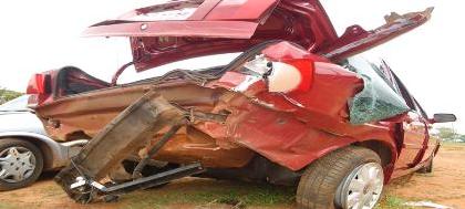 Automóvel capota na rodovia Péricles Belini