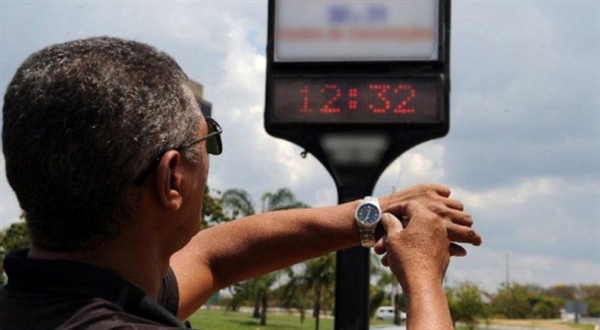 Por decreto em abril do ano passado, o presidente Jair Bolsonaro encerrou o horário de verão após estudo do Ministério de Minas e Energia (Foto: Reprodução)