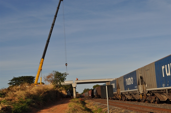 Obras do prolongamento da rua Minas Gerais sobre a linha férrea na região Sul estão começando a avançar (A Cidade)