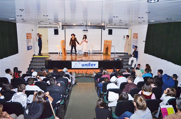 Colégio Unifev realiza apresentações de peças teatrais