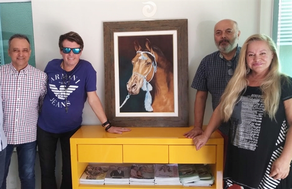 O quadro é uma pintura de cavalo à óleo sobre a tela, com tamanho de 95 centímetros de altura por 75 centímetros (Foto: Santa Casa)