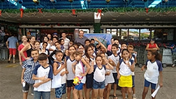 Alunos de escola municipal participam da Semana de Mobilização Contra a Dengue