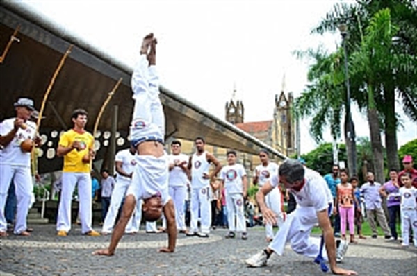 Festival de Capoeira reúne 500 pessoas na Praça