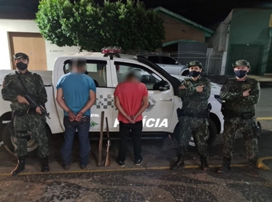  Eles estavam com uma caminhonete na vicinal José de Abreu, município de Cardoso e foram abordados saindo de uma fazenda sentido a cidade de Cardoso (Foto: Reprodução/Região Noroeste)