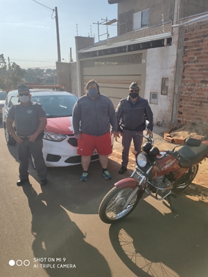 Após o apelo viralizar pelas redes sociais, a moto foi abandonada em uma rua no Pacaembu e encontrada pela Polícia Militar (Foto: Arquivo pessoal)