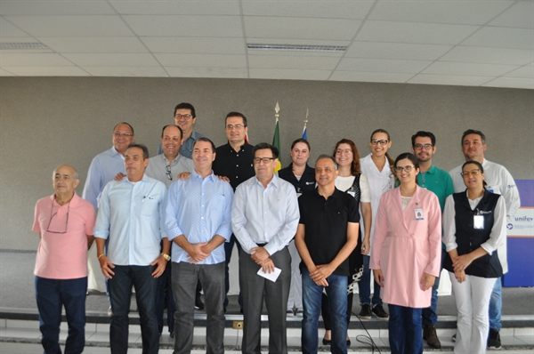 A diretoria e colaboradores da Santa Casa lançaram nesta terça-feira o projeto de assistência itinerante ( Foto: Érika Chausson/A Cidade)