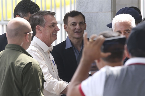 Bolsonaro vai a lotérica apostar na Mega da Virada (Antônio Cruz/Agência Brasil)