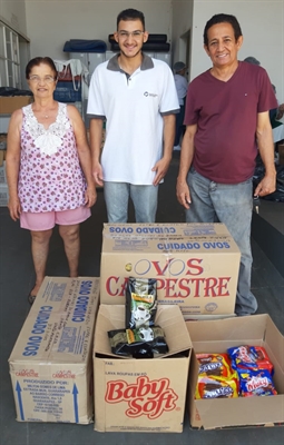 Casal solidário destina 108 quilos de alimentos (Foto: Santa Casa de Votuporanga)