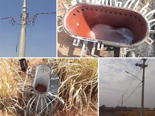 Depois de furtarem todo o interior dos transformadores, as carcaças foram deixadas em meio ao matagal, incluindo algumas peças, luminárias  (Foto: Reprodução)