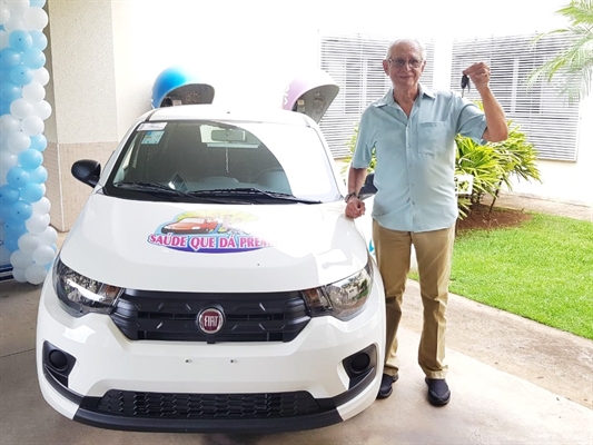 Moacir Bicharelli levou um carro 0 km no início de 2020. (Foto: Santa Casa de Votuporanga)