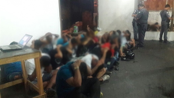 Menores foram flagrados consumindo drogas e bebidas alcoólicas em chácara de Talhado