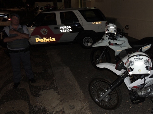 PM prende mulher com drogas na calcinha e sutiã