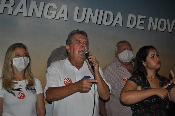 Jorge Seba comemorou a vitória ao lado de correligionários em seu comitê (Foto: A Cidade)