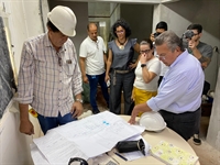 Ampliação de UTI vai beneficiar pacientes de 53 cidades; Carlão visitou as obras e foi recebido pela diretoria do hospital (Foto: Assessoria)