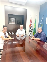 O prefeito Jorge Seba se reuniu ontem com o deputado estadual Carlão Pignatari e sua assessora, Karina do Carmo, para apresentar as pautas prioritárias deste ano  (Foto: Assessoria)