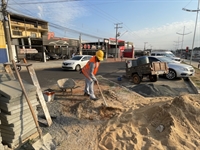  Equipes atuam na construção do calçamento, vagas de estacionamento e também na troca do sistema das instalações elétricas (Foto: Prefeitura de Votuporanga)